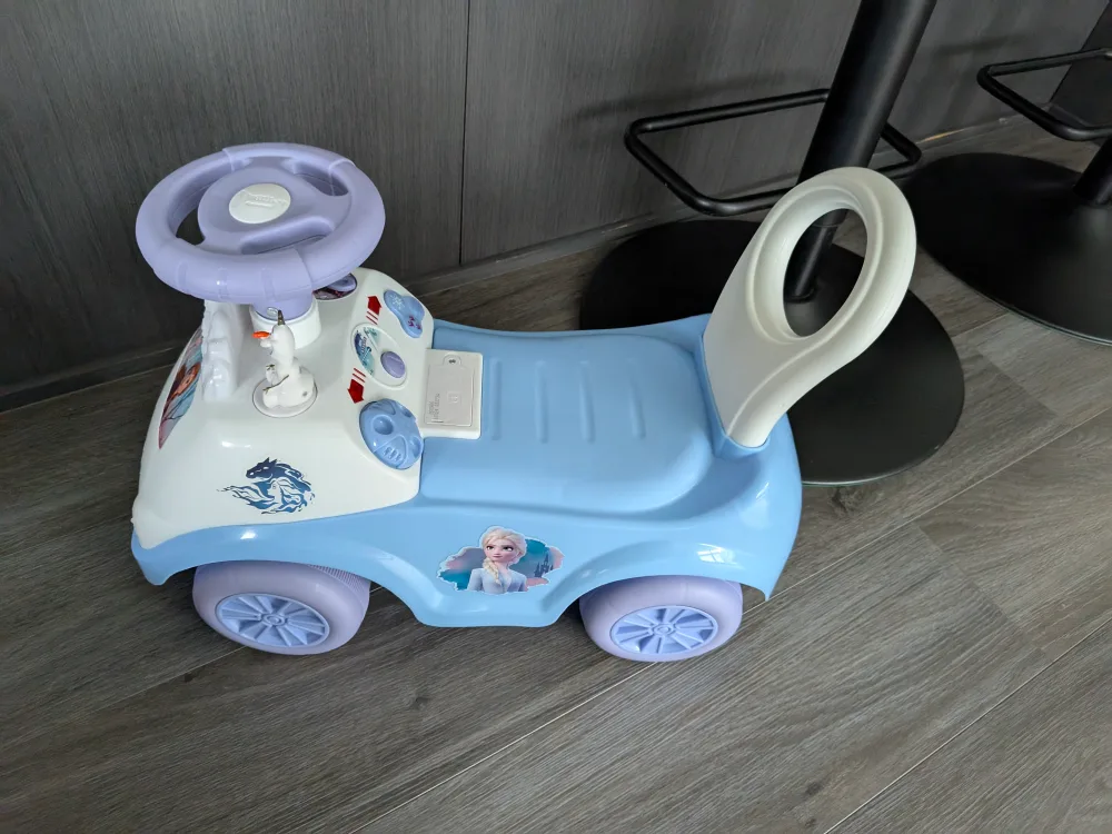 Disney Frozen  Ride-On Car image indicator(2)
