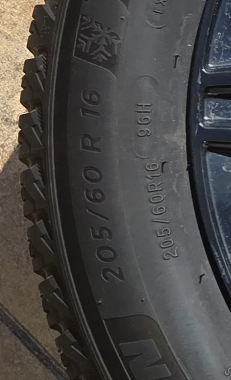 Michelin X-Ice Snow Tires 205/60R16 with RTX Rims image indicator(2)