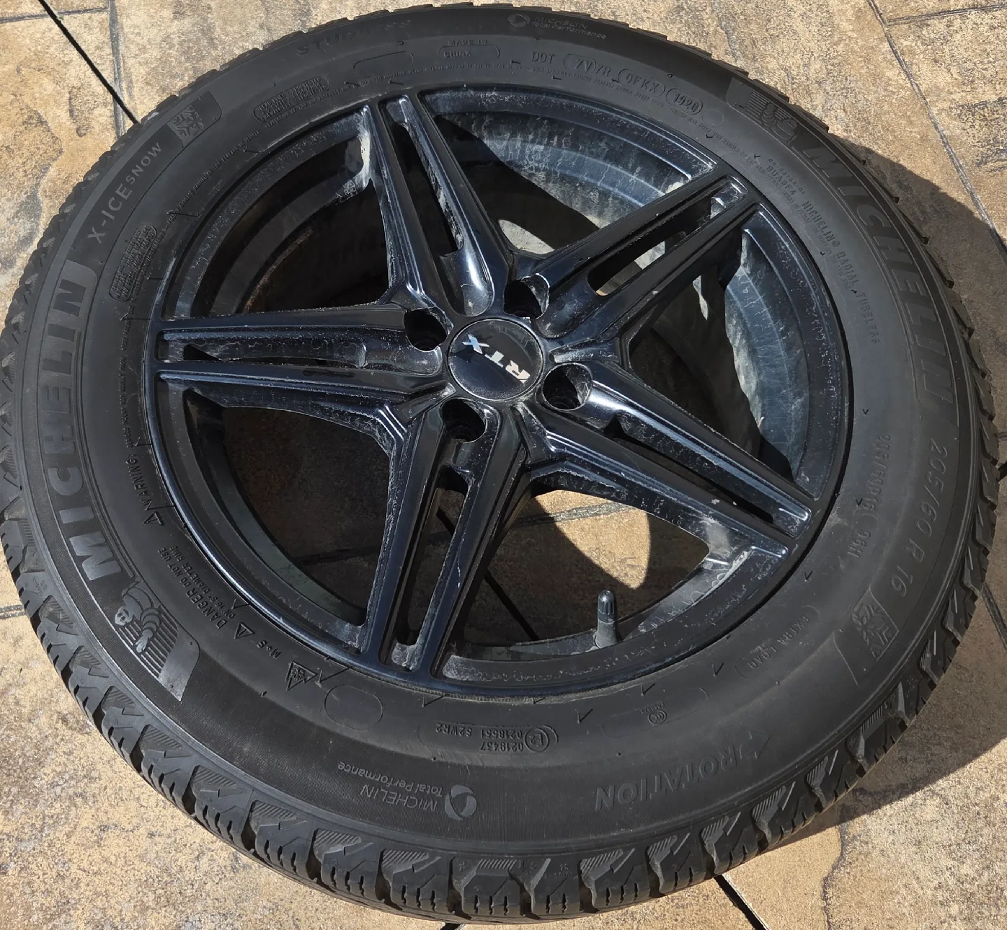 Michelin X-Ice Snow Tires 205/60R16 with RTX Rims image indicator(3)