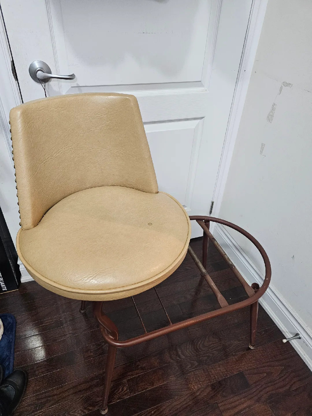 🥕Vintage Mid-Century Modern Swivel Chair image indicator(2)