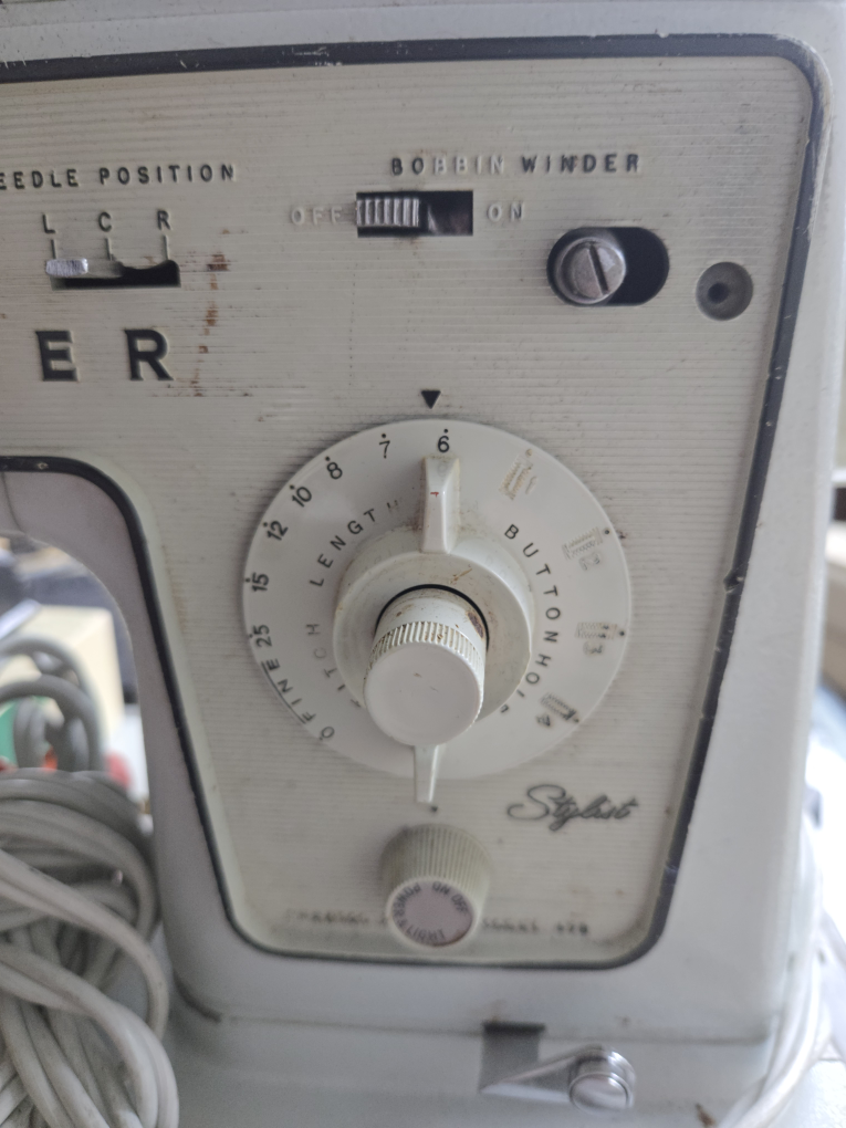 Singer Stylist 478 Sewing Machine - photo 3