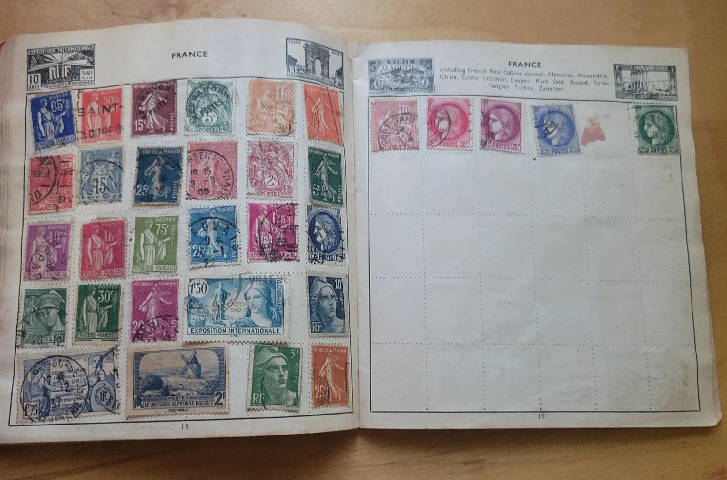 Sixpenny Red Album - Postage Stamps of the World image indicator(5)