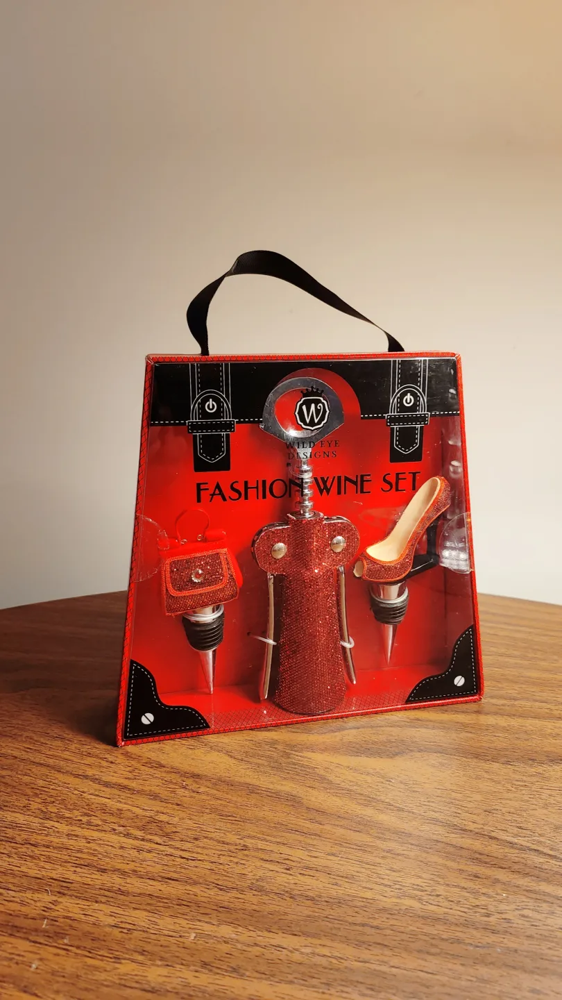 Wild Eye Designs Fashion Wine Set - New in Box! image indicator(3)