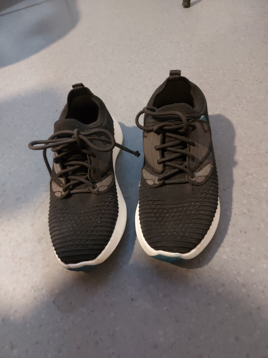 ***WOMEN'S "VESSI" RUNNERS***