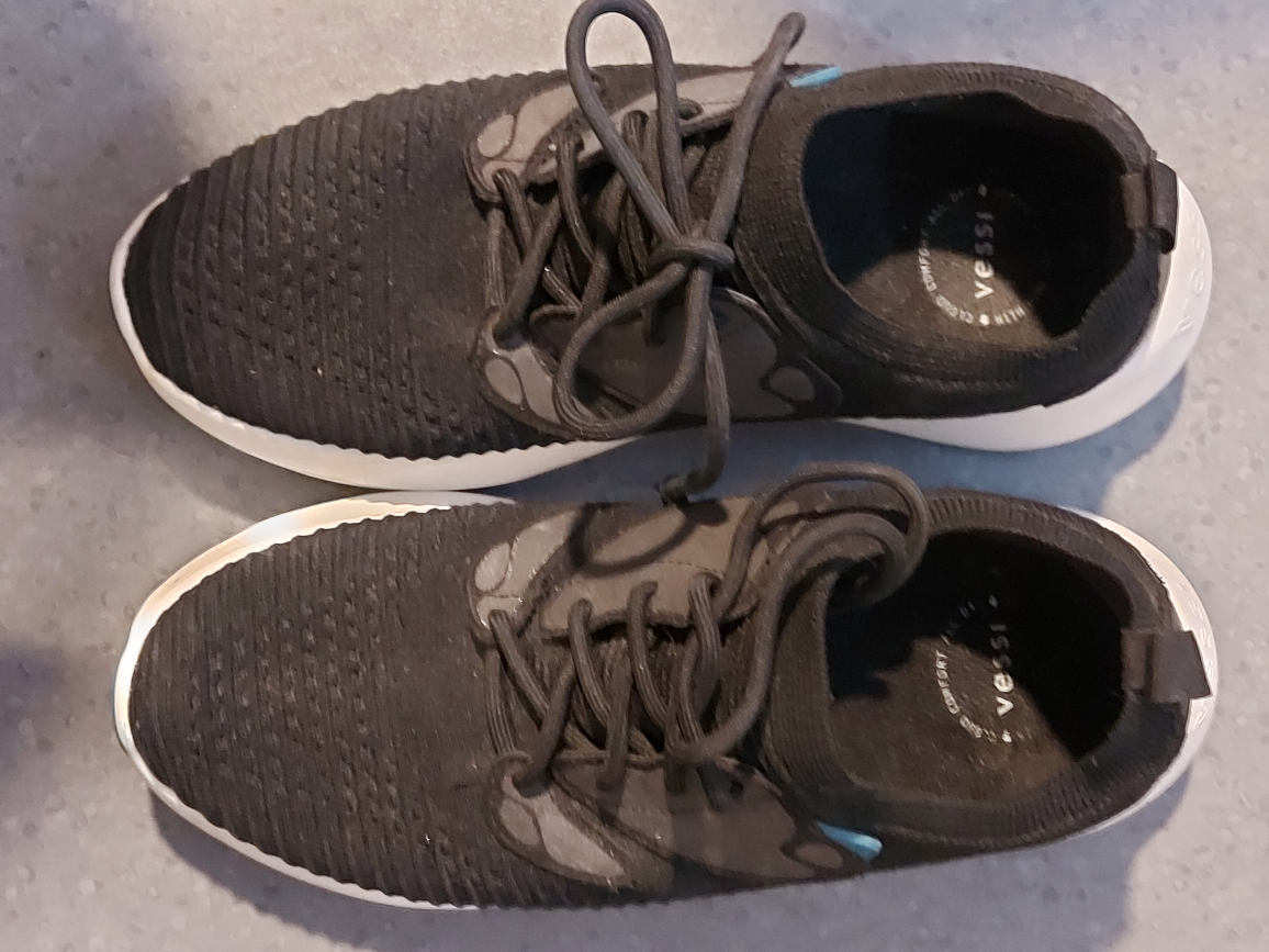 ***WOMEN'S "VESSI" RUNNERS*** - photo 2