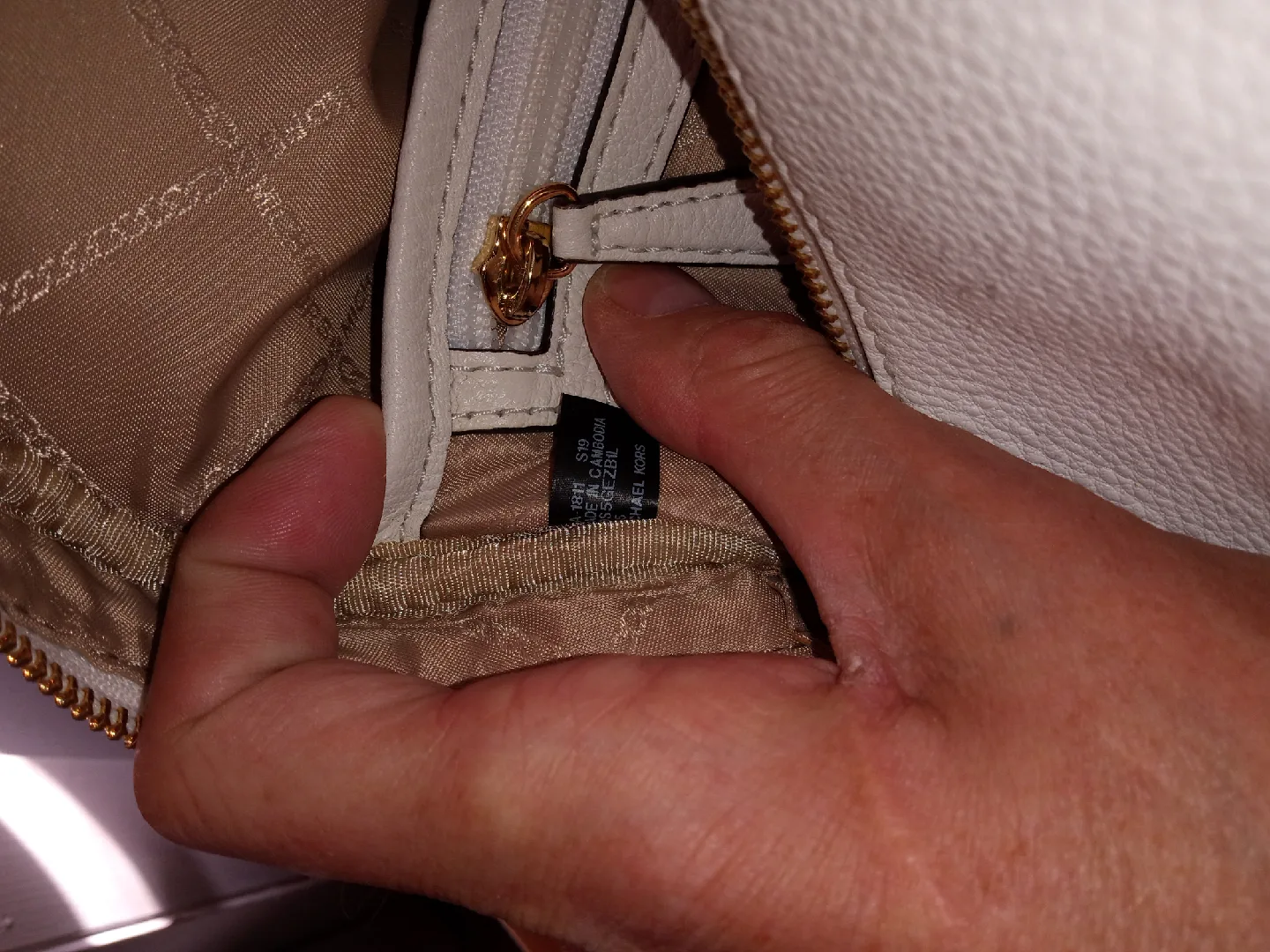 Brand New "Michael Kors White Leather Backpack image indicator(3)