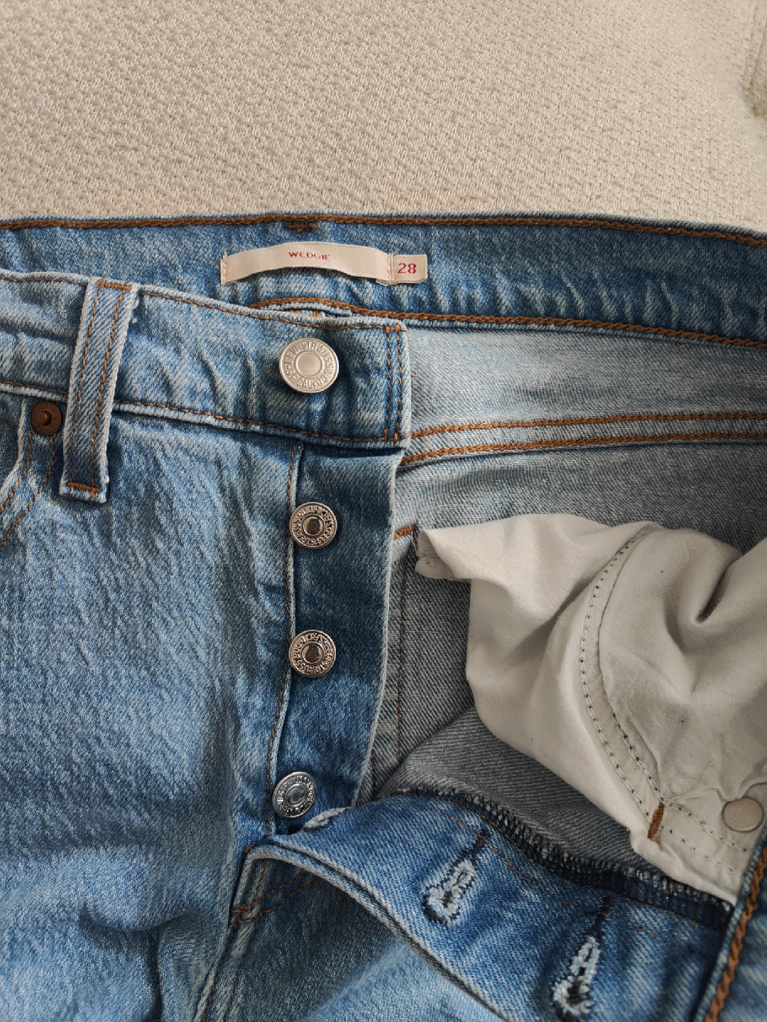 Levi's Wedgie Jeans - Size 28 - photo 4