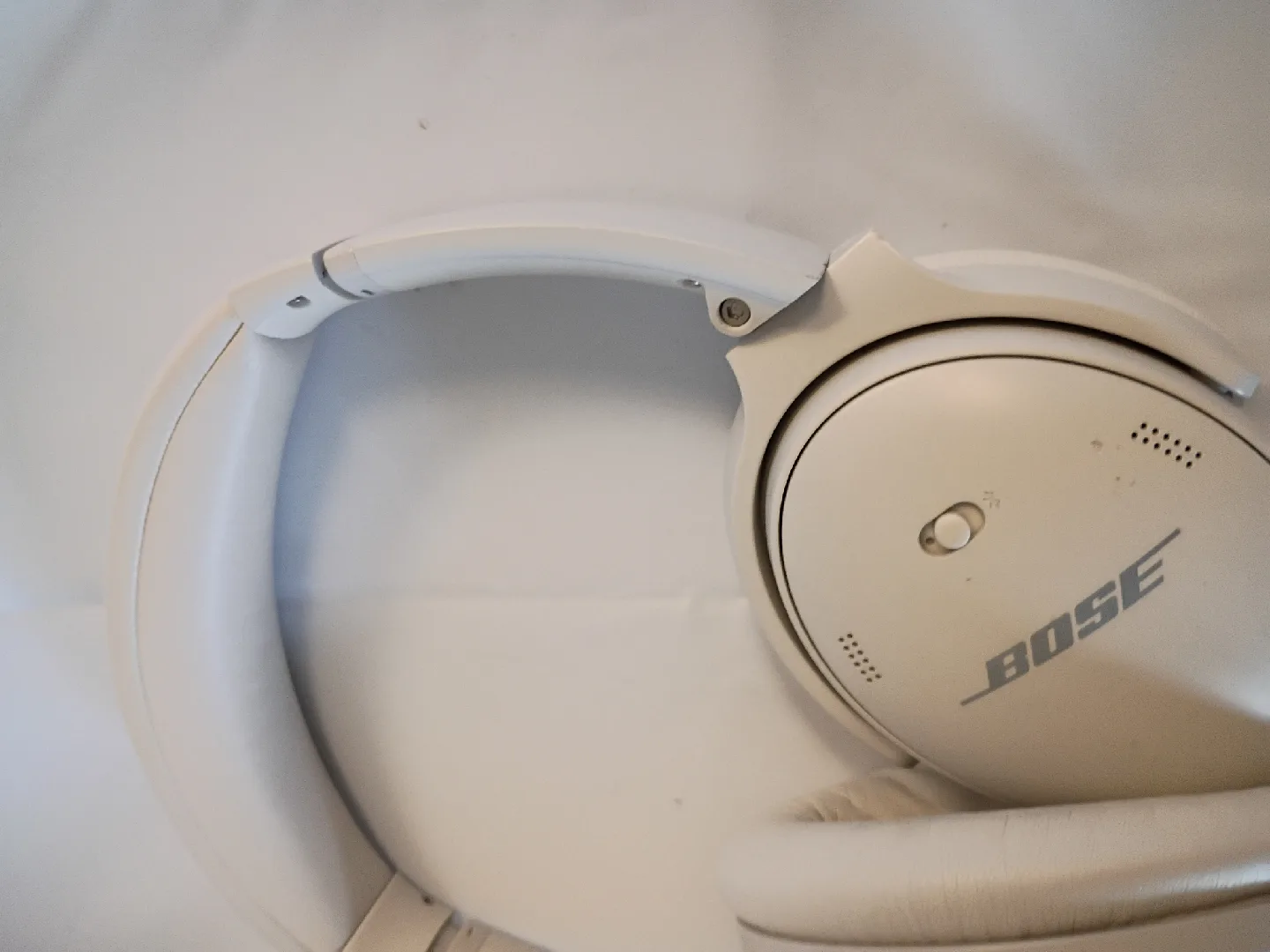 Bose QuietComfort 45 Wireless Headphones - White image indicator(6)