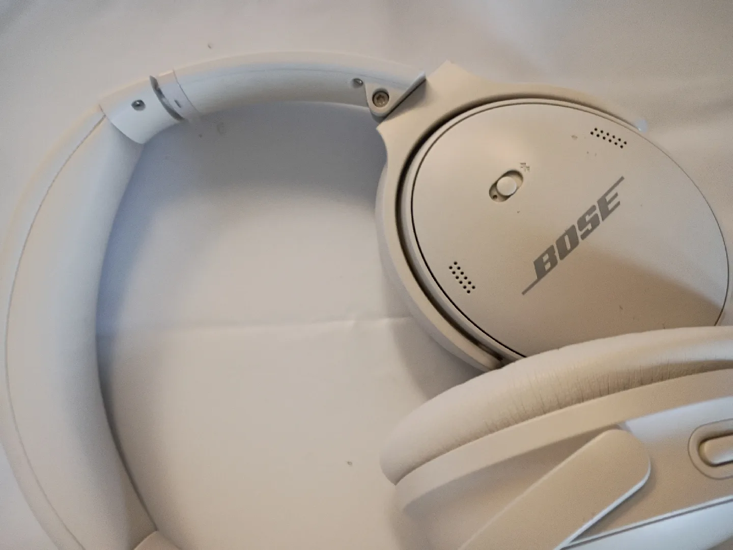 Bose QuietComfort 45 Wireless Headphones - White image indicator(7)