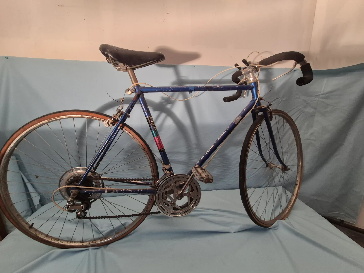 Vintage Road Bike - Blue image indicator(2)