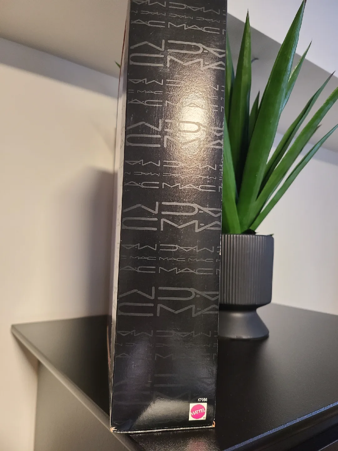 MAC Barbie Doll Collector Edition image indicator(3)