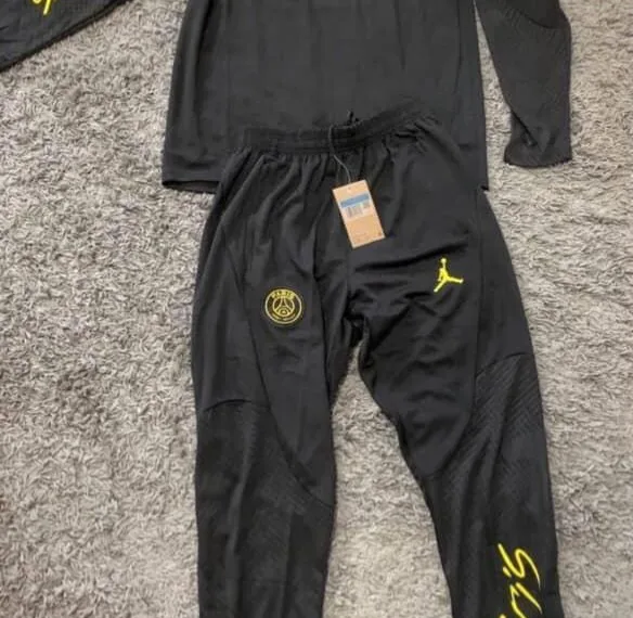 Paris Saint-Germain x Jordan Tracksuit - Brand New Kit image indicator(2)