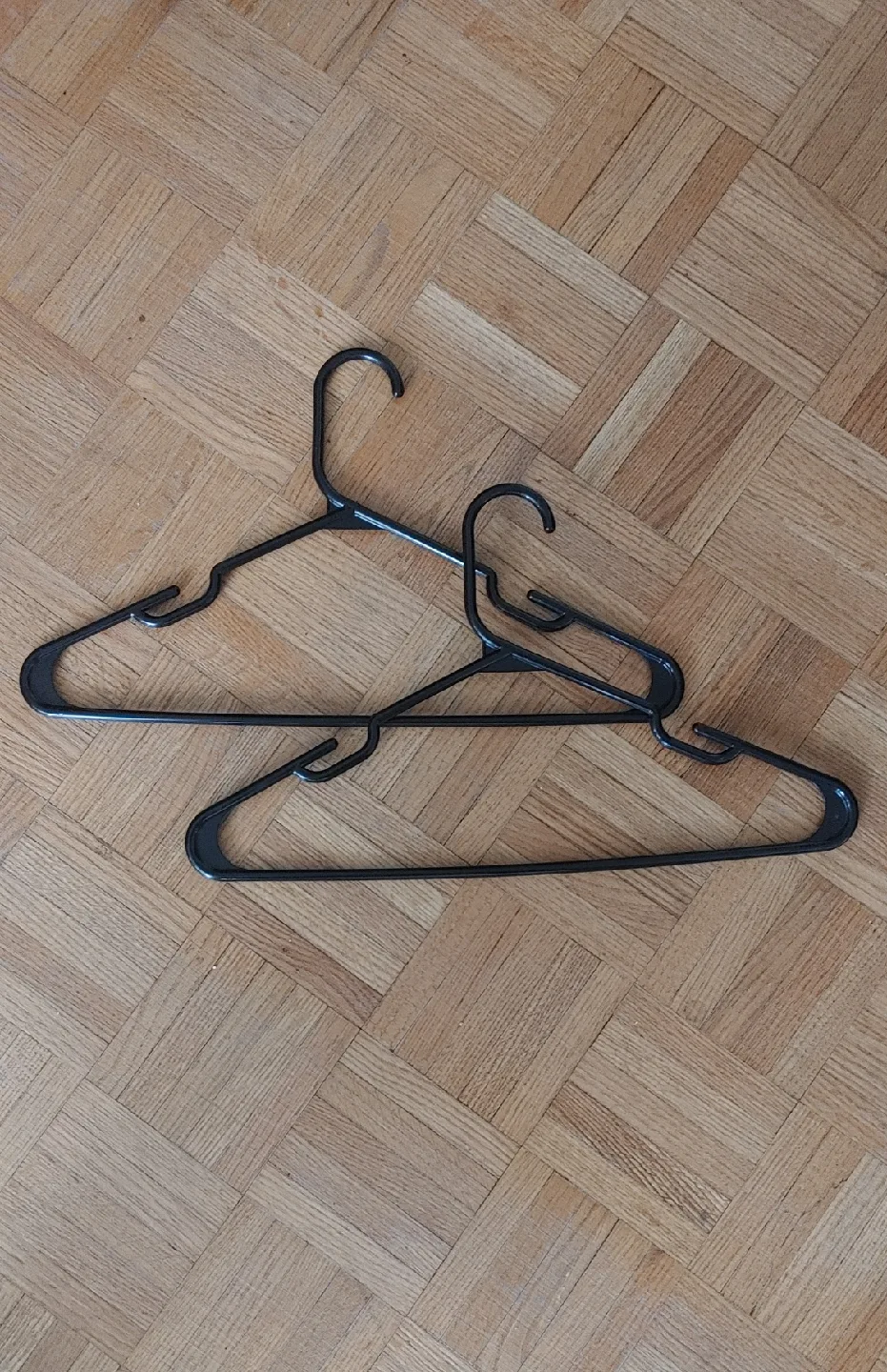 Plastic Clothes Hangers thumbnail