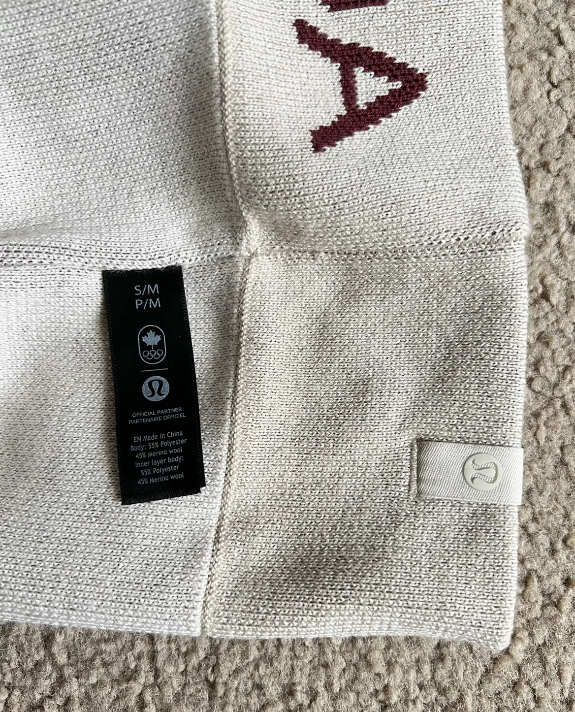 Lululemon Team Canada Merino Wool-Blend Reversible Beanie image indicator(4)