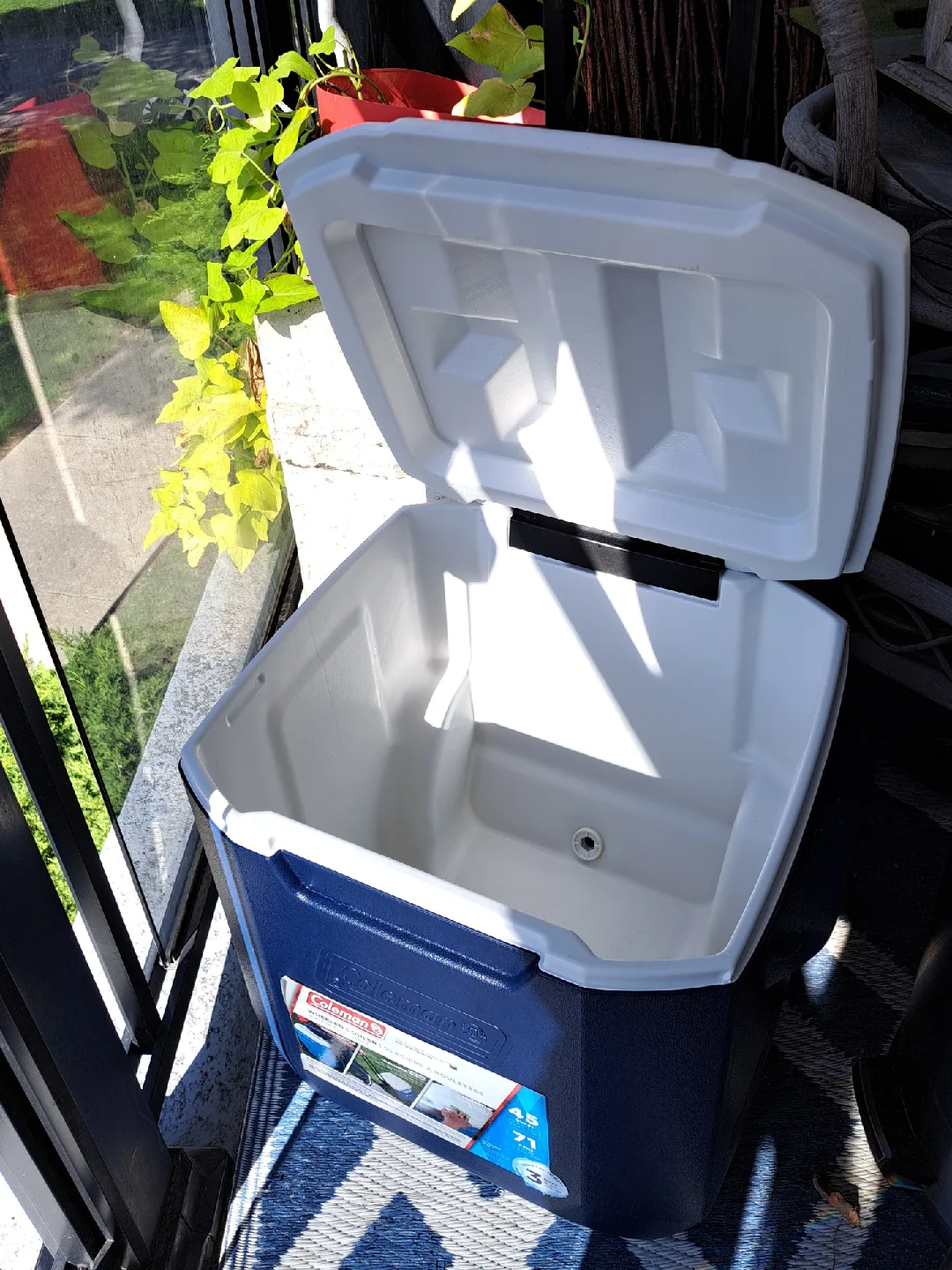 Coleman 45 Quart Wheeled Cooler image indicator(7)