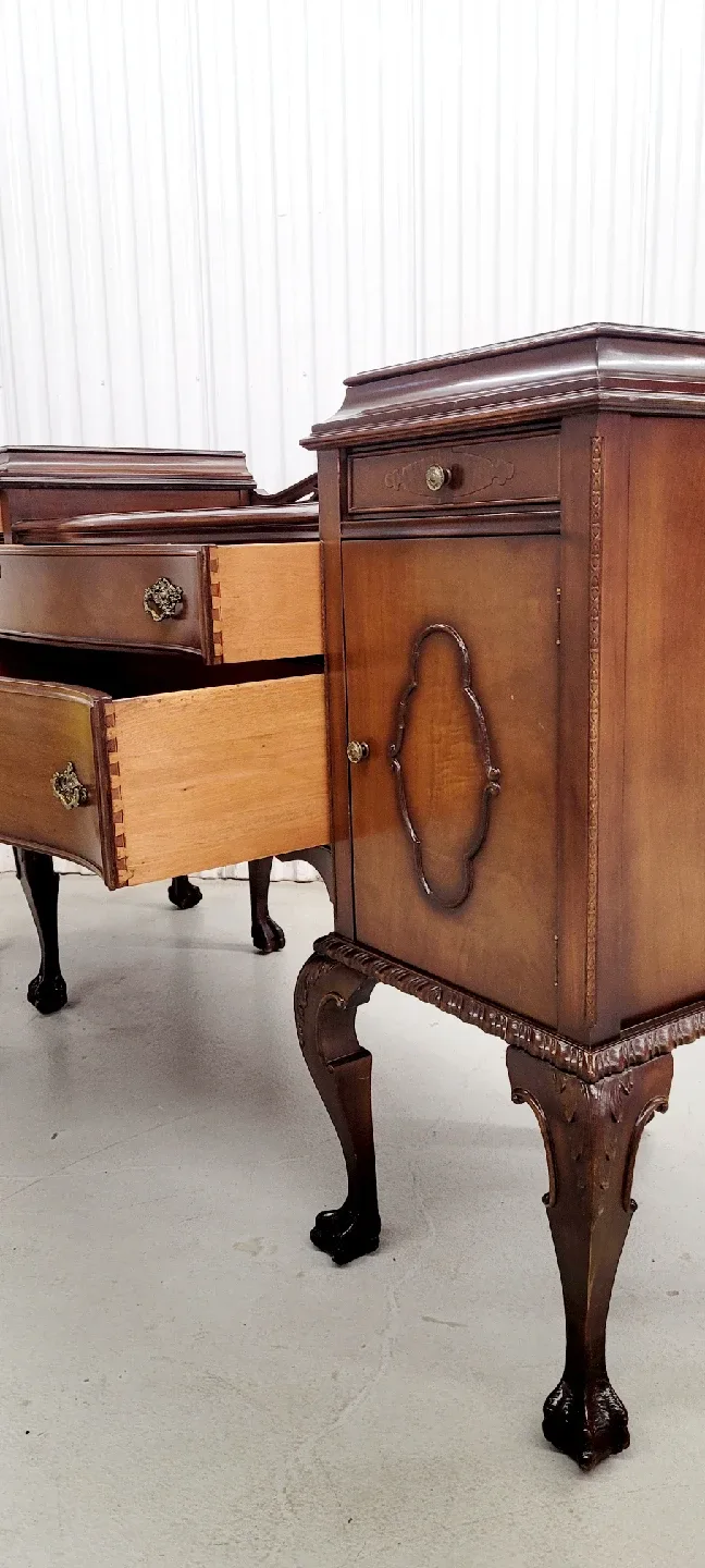 Antique Sideboard Buffet image indicator(7)