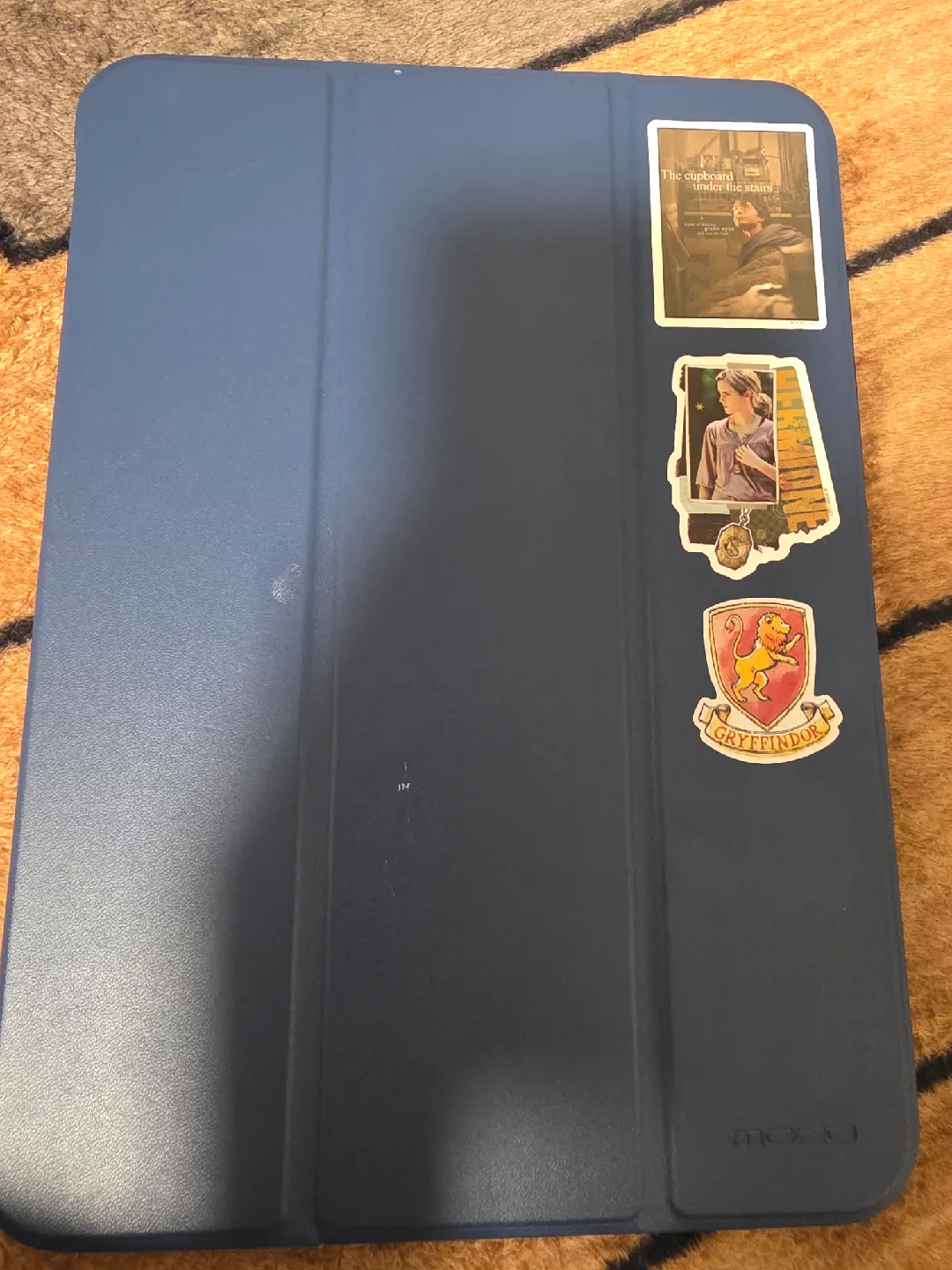 iPad in Blue Case image indicator(2)