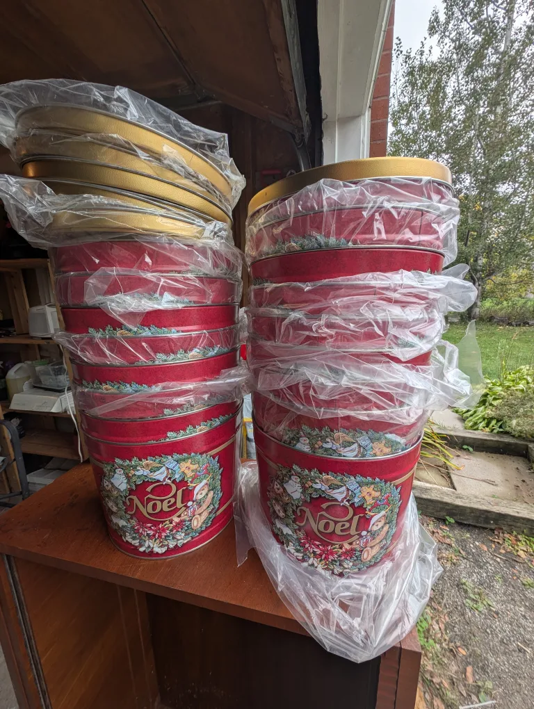 Noel Christmas Tins - Set of 10