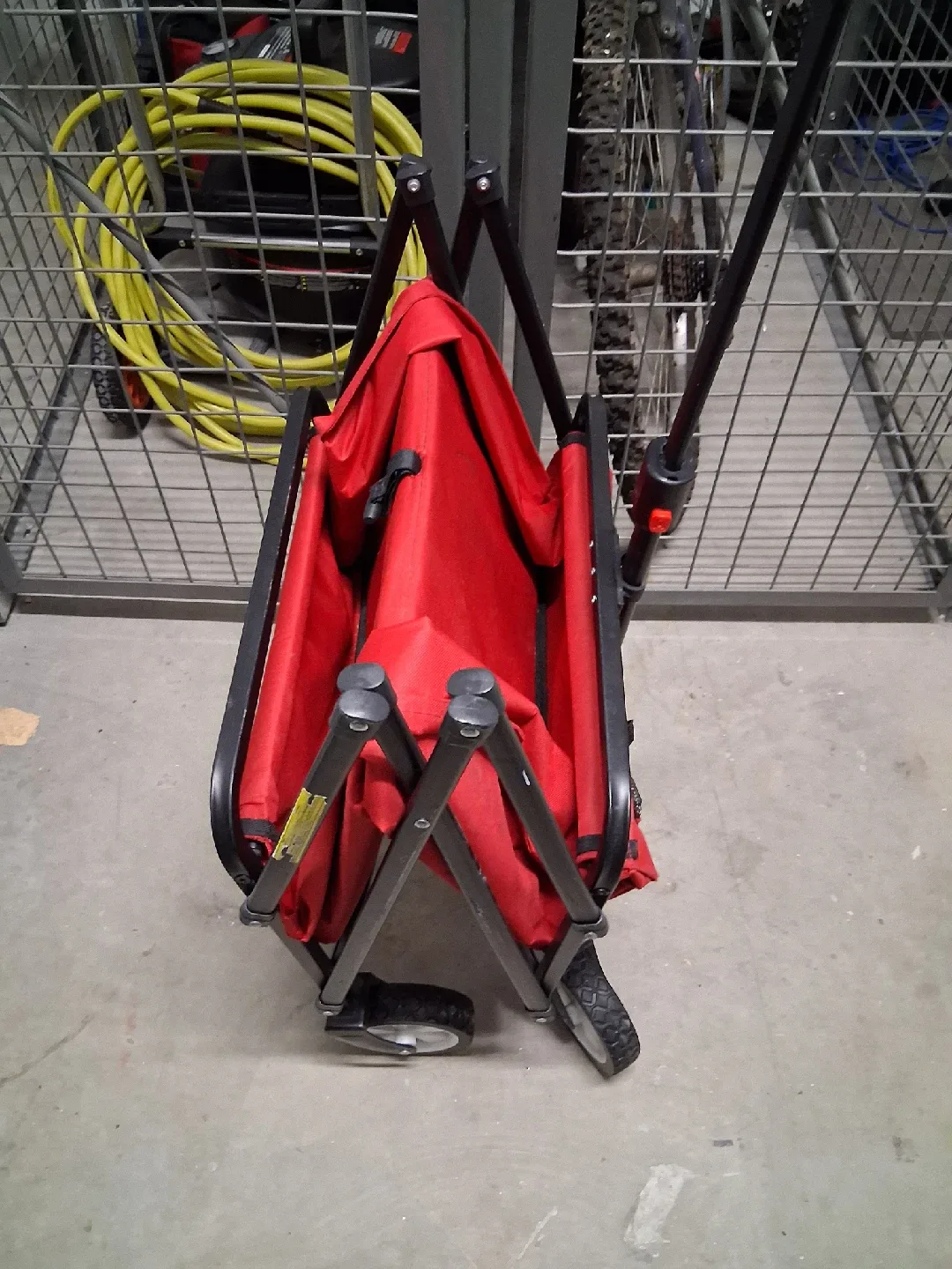 Red Collapsible Utility Wagon image indicator(3)