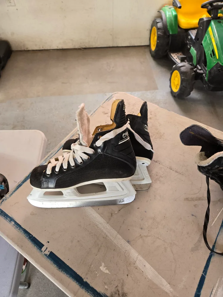 Bauer Supreme Ice Skates - Size 9 1/3 image indicator(3)