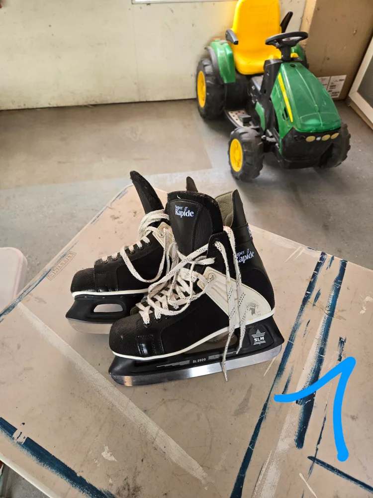 Bauer Supreme Ice Skates - Size 9 1/3 image indicator(4)