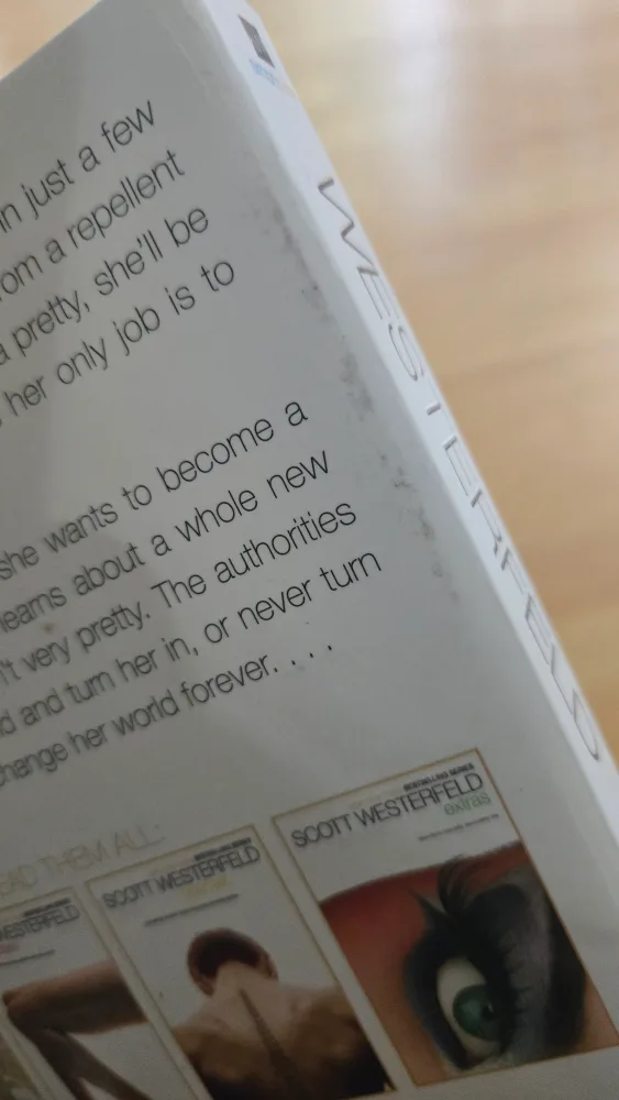 Uglies & Pretties Book Set by Scott Westerfeld image indicator(3)