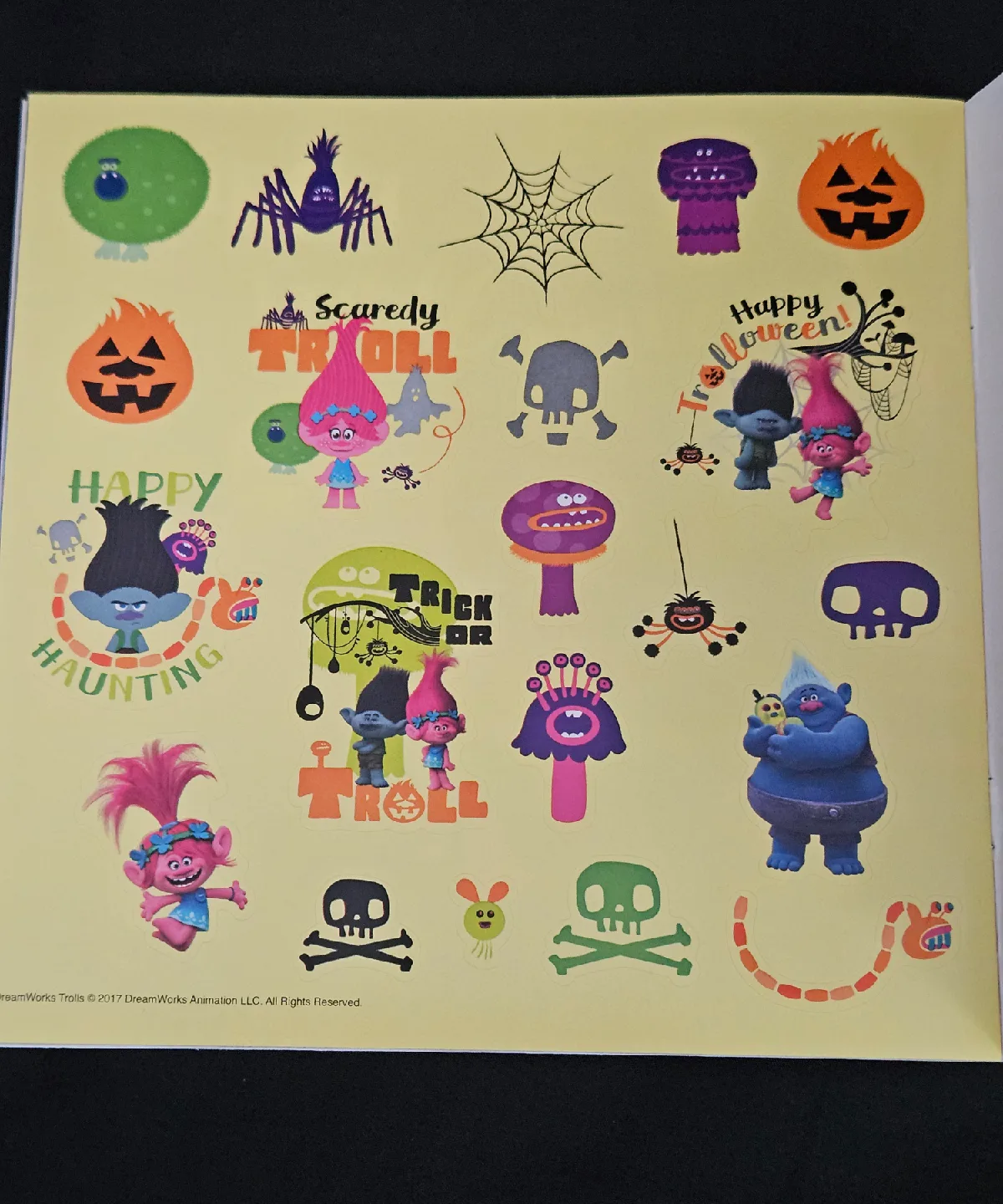 Trolls Halloween Book with Stickers image indicator(4)