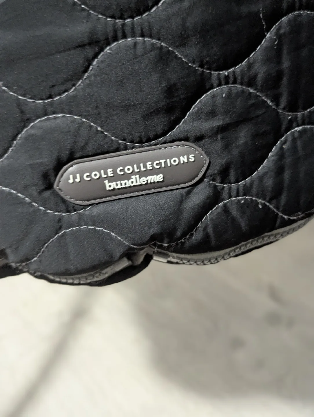 JJ Cole Bundleme Car Seat Cover - Black and Rain cover image indicator(4)