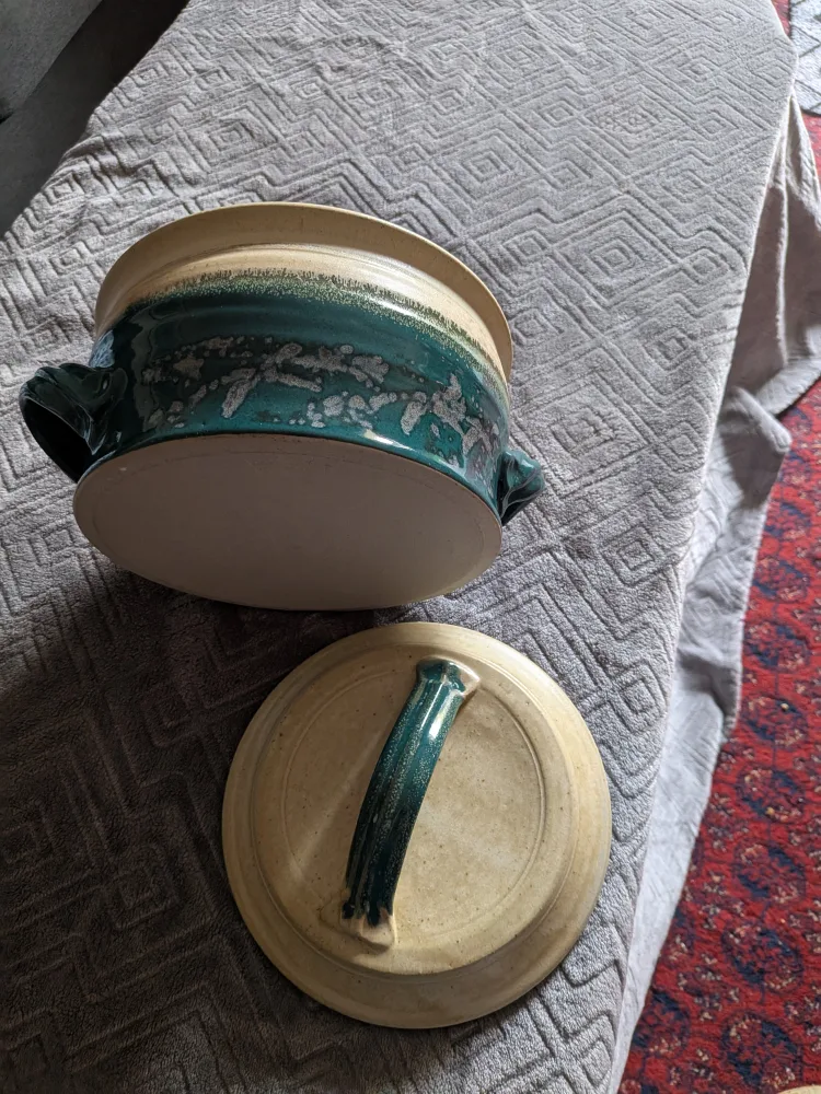 Denby Dovendale Lidded Casserole Dish image indicator(2)