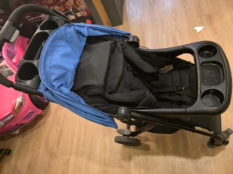Stroller and car seat. Graco SnugRide SnugLock 30LX Infant image indicator(6)