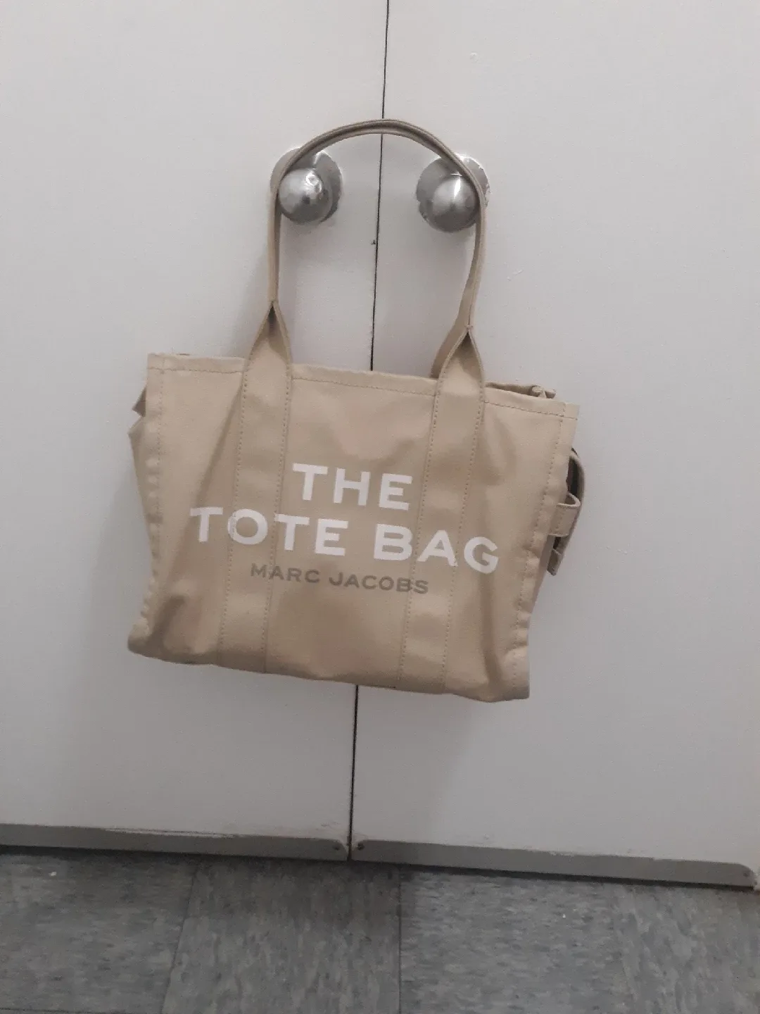 Marc Jacobs The Tote Bag image indicator(2)