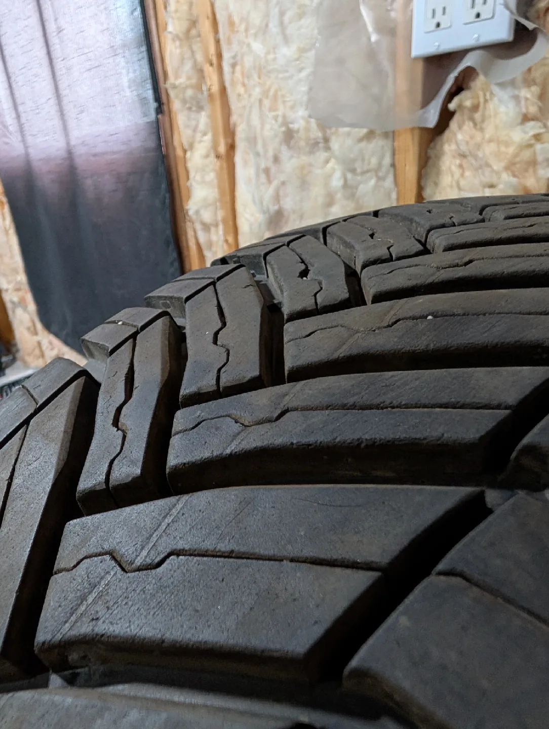 (4)-225/75R16 Michelin Agilis Crossclimate All Weather Tires image indicator(5)