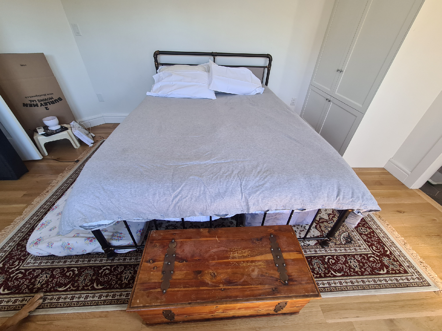 Industrial Style Queen Size Metal Bed Frame - photo 2