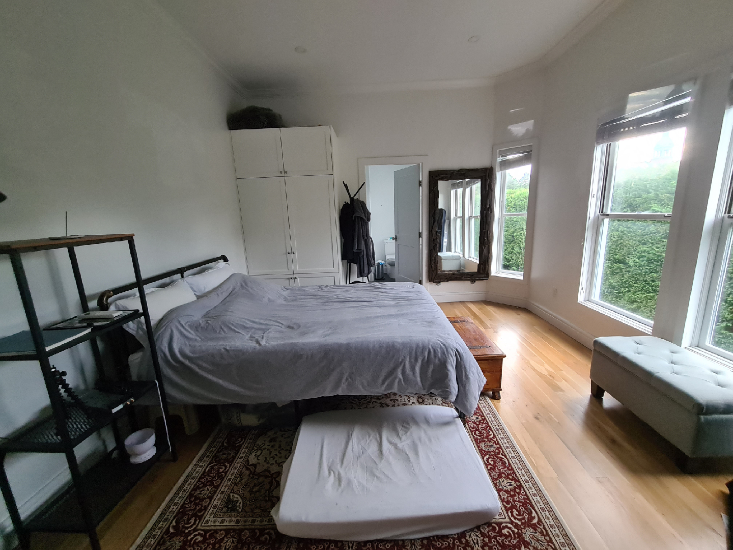 Industrial Style Queen Size Metal Bed Frame - photo 3