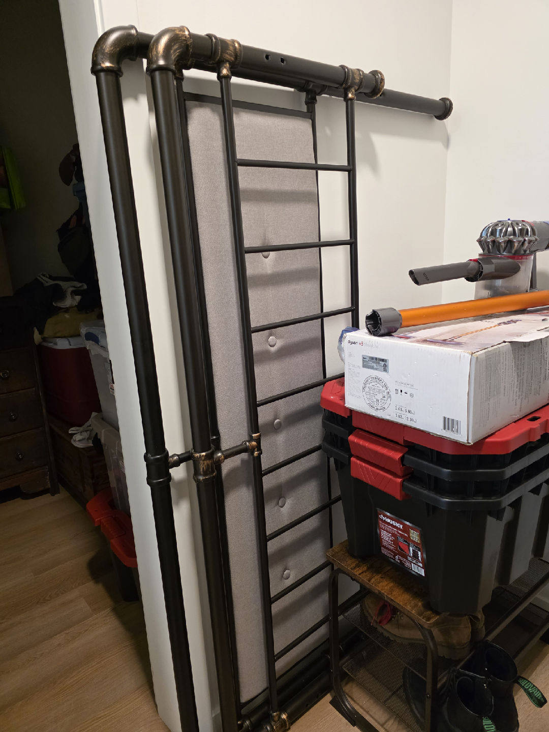 Industrial Style Queen Size Metal Bed Frame - photo 5