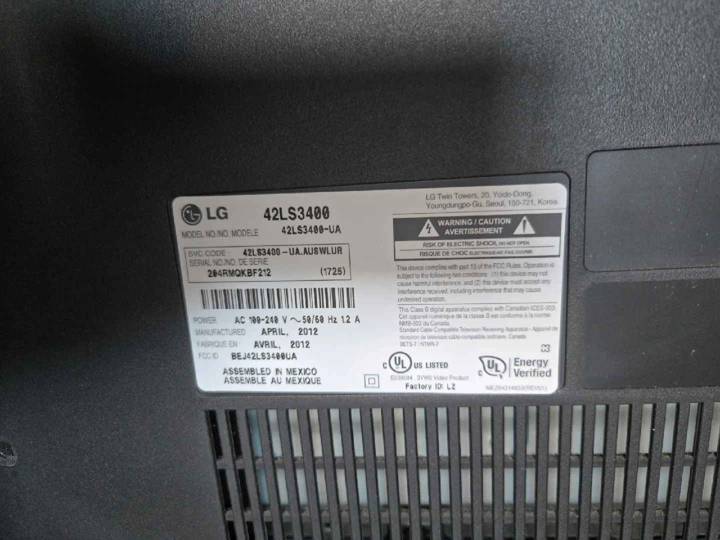 selling a 42inch LG TV + TV stand image indicator(3)