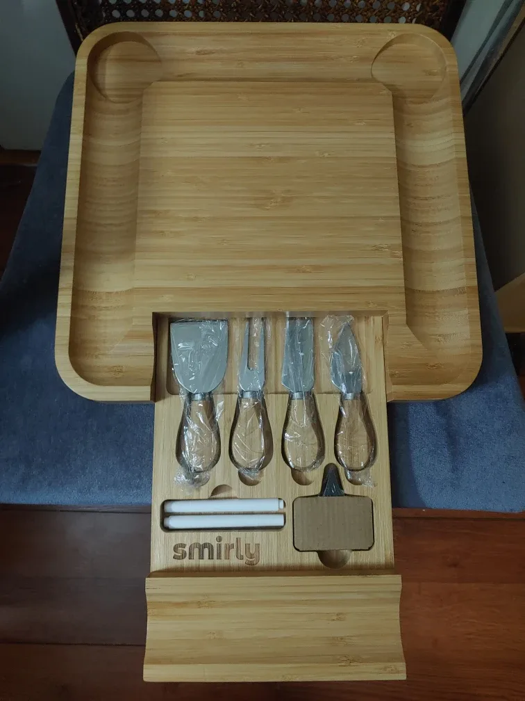 Smirly Bamboo Cheese Board & Knife Set thumbnail