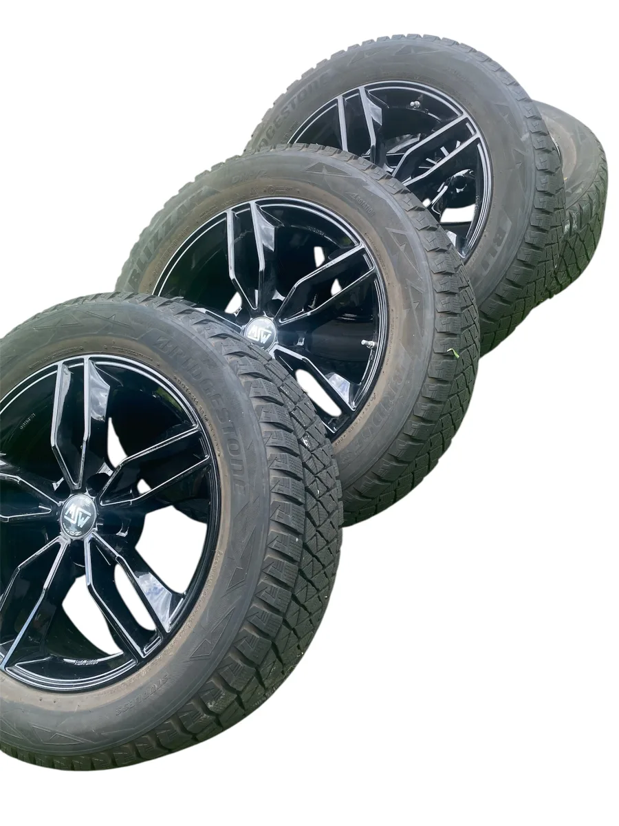 Set of 4 Black Alloy Wheels image indicator(2)