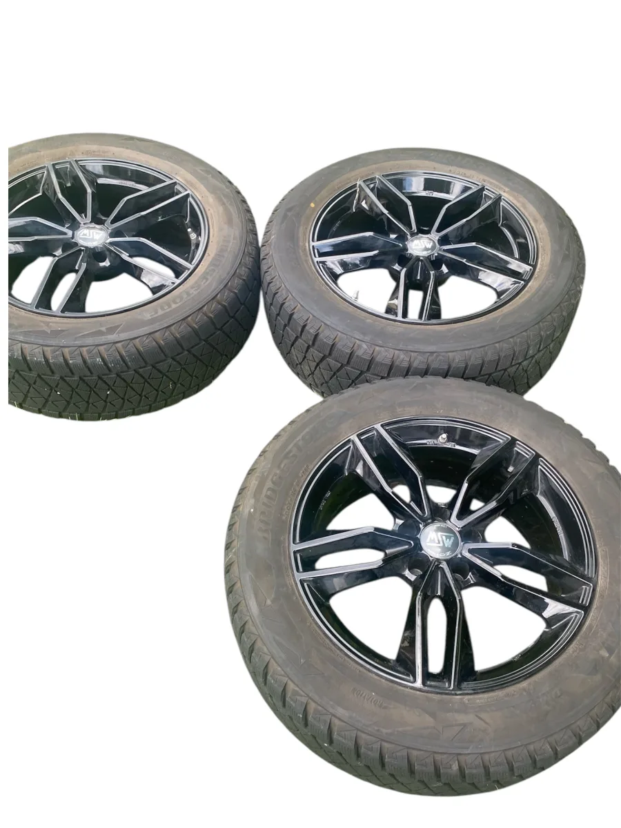 Set of 4 Black Alloy Wheels image indicator(6)