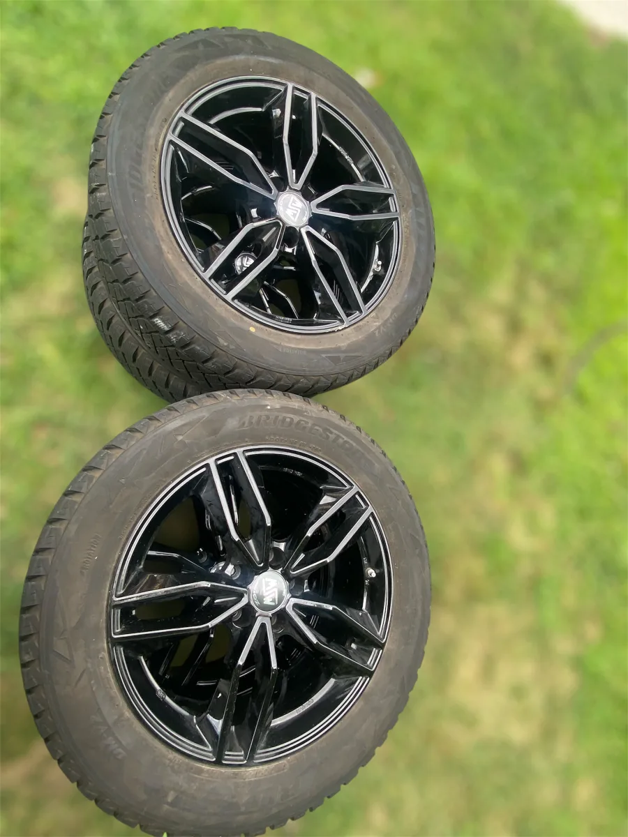 Set of 4 Black Alloy Wheels image indicator(7)