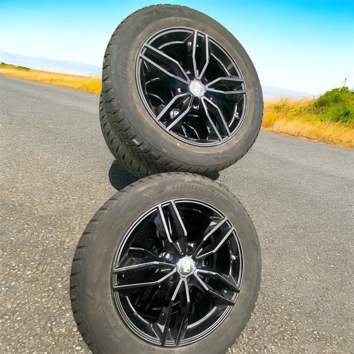 Set of 4 Black Alloy Wheels image indicator(8)