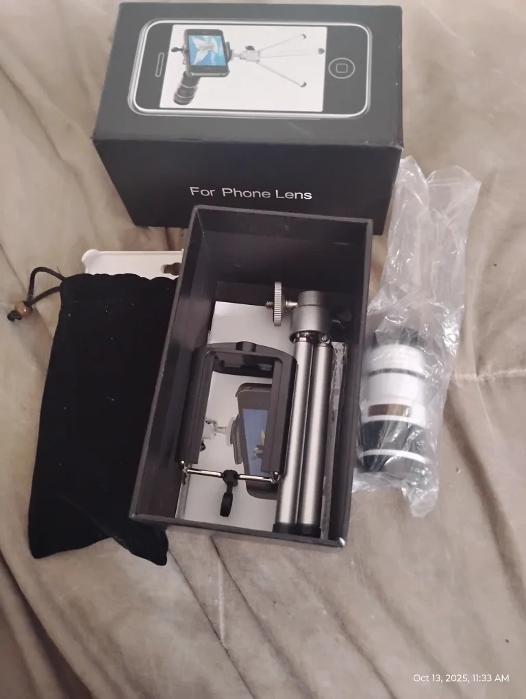 Phone Lens Kit with Tripod & Accessories thumbnail