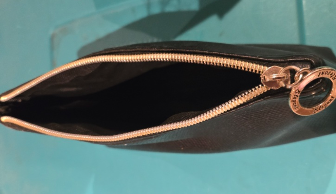 Elegant Black Cosmetic Pouch - photo 3