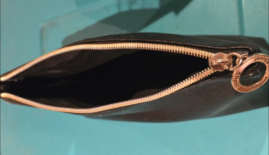 Elegant Black Cosmetic Pouch image indicator(3)