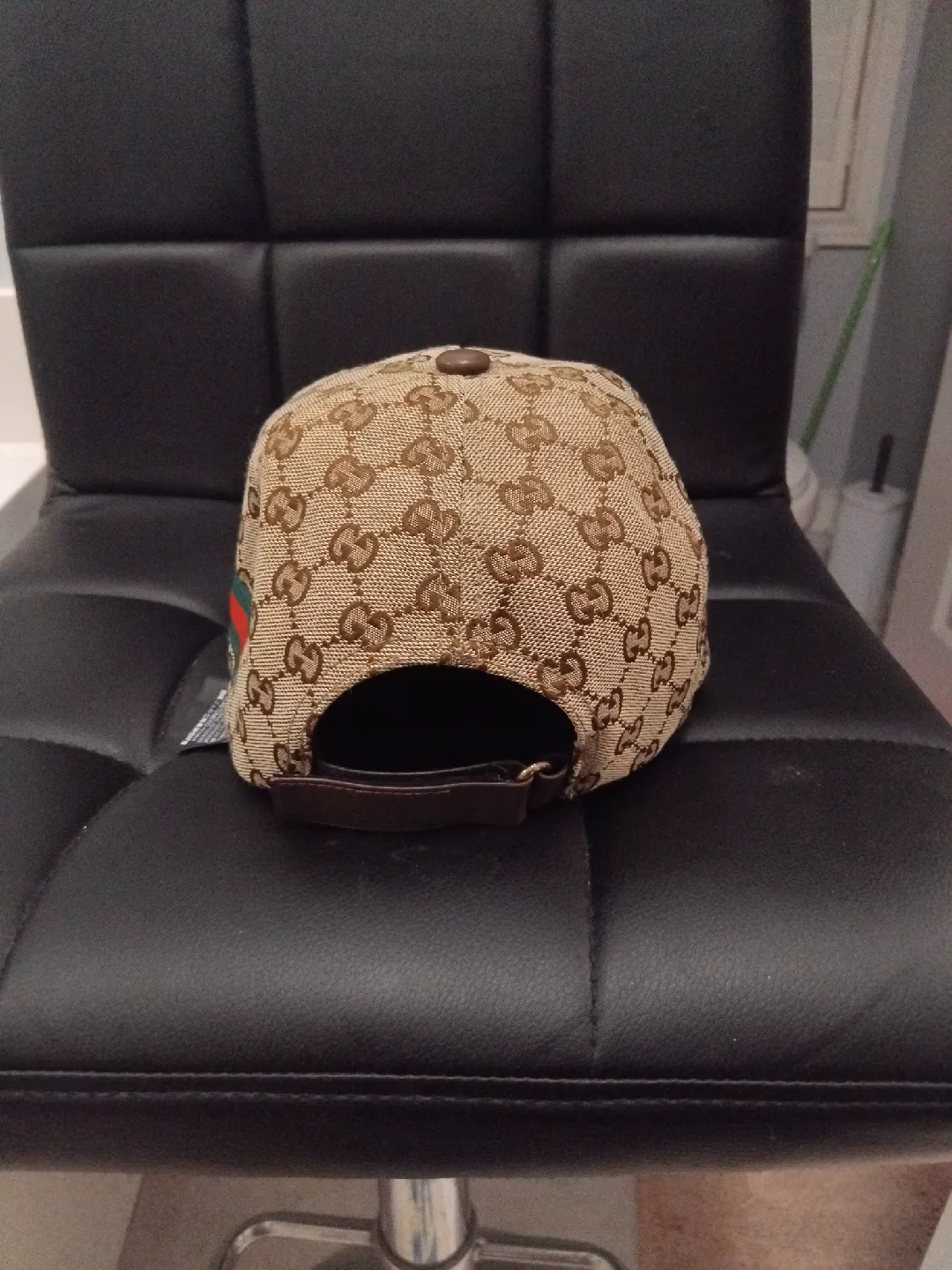Newer version Gucci GG Canvas Baseball Hat image indicator(2)