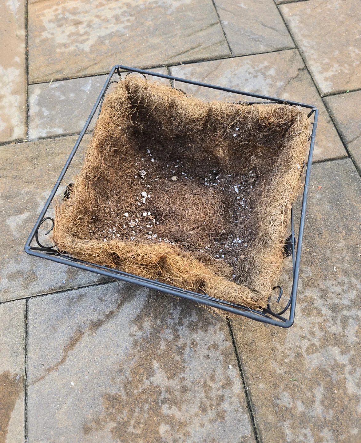 Metal Hanging Planter Basket w/ Coco Liner image indicator(4)