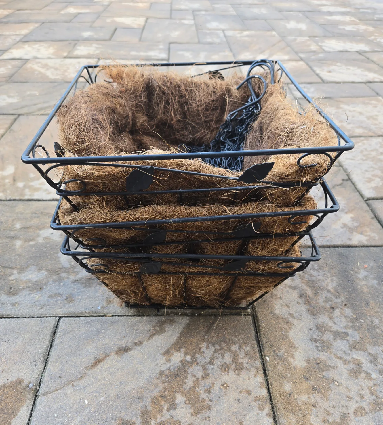 Metal Hanging Planter Basket w/ Coco Liner image indicator(6)