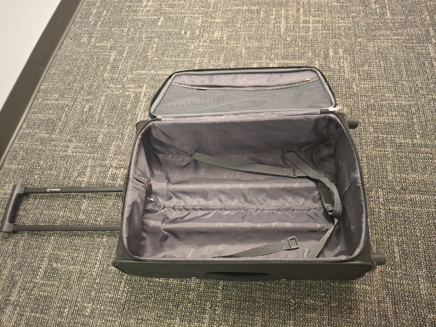 Frequent Traveler Expandable 24" Upright Carry-On Suitcase - photo 3