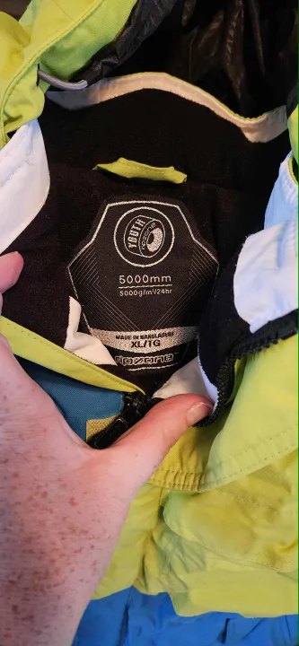 winter coat and snow pants image indicator(6)