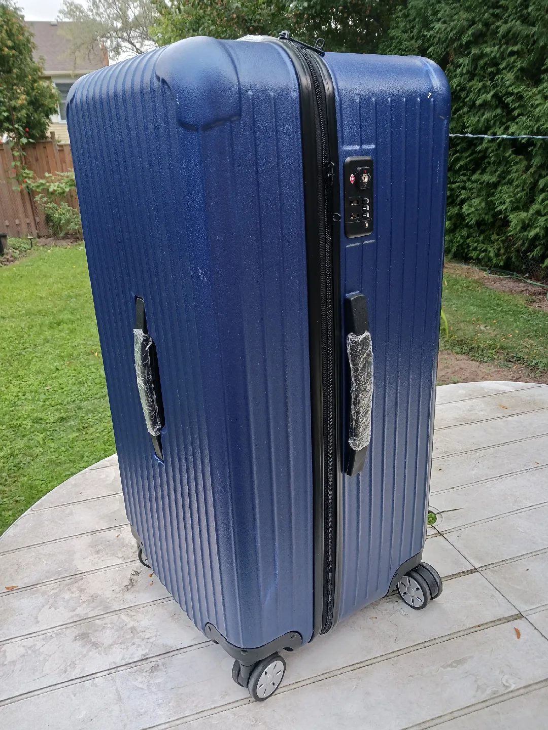 Blue Checked Sppiner Suitcase - 28" image indicator(3)